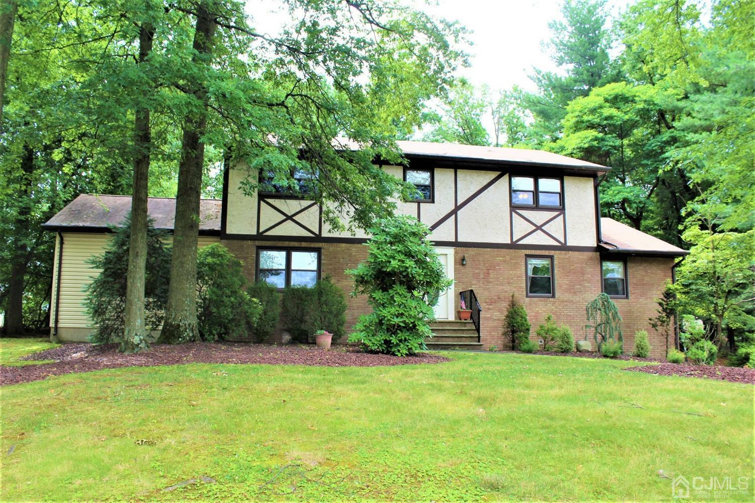 Property Photo:  4 King Arthurs Court  NJ 08820 