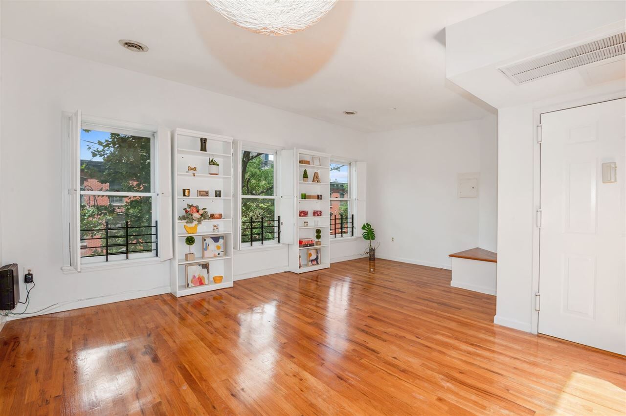 Property Photo: 151 Sussex St 4 NJ 07302