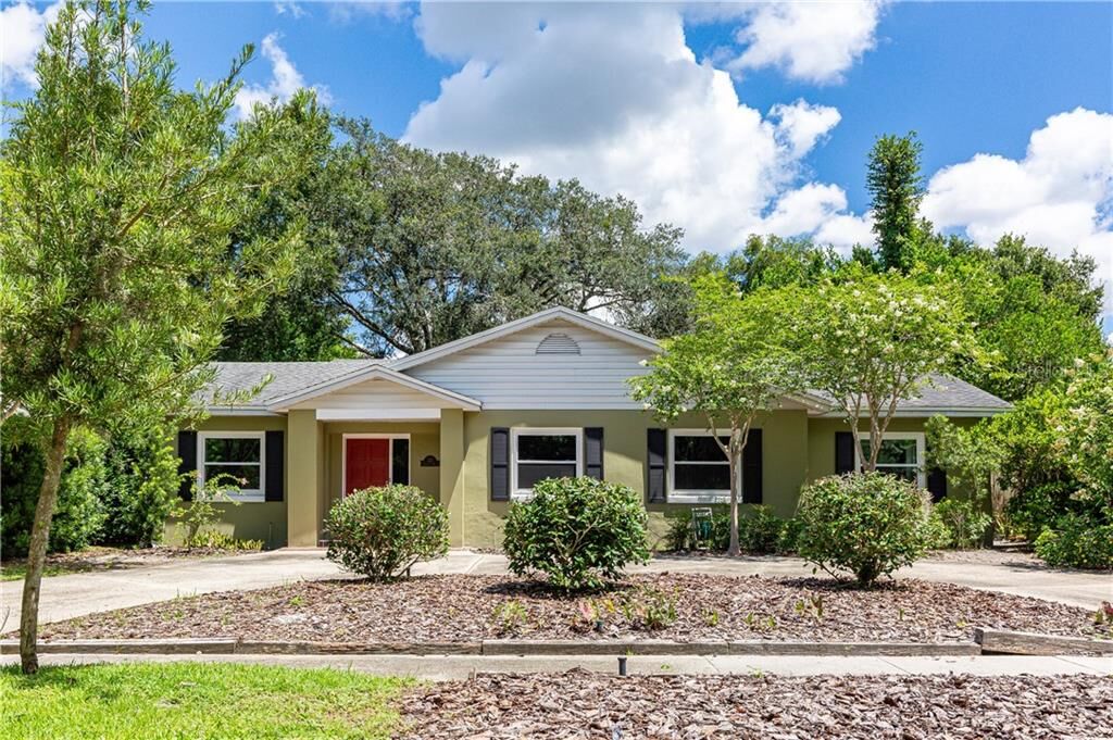 Property Photo:  221 Oakwood Way  FL 32789 