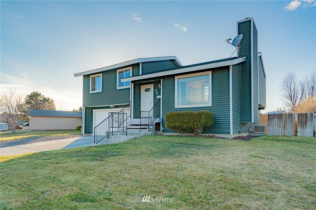 Property Photo:  316 N Central Drive  WA 98837 