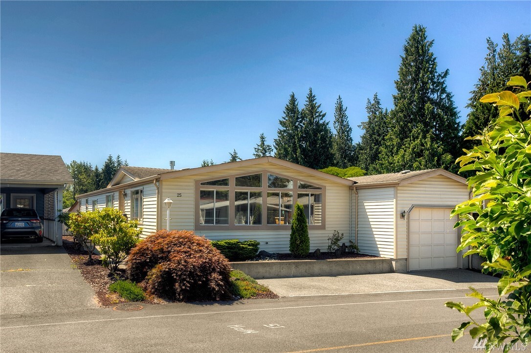 Property Photo: 32820 20th Avenue S 25 WA 98003