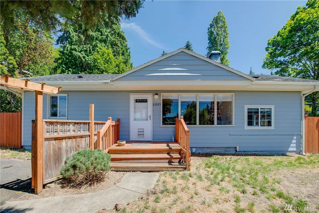 Property Photo: 23925 7th Ave W WA 98021