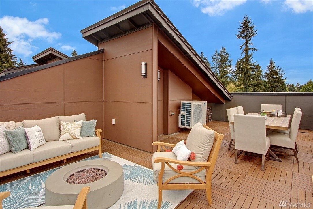 Property Photo:  5501 240th St SW B  WA 98043 