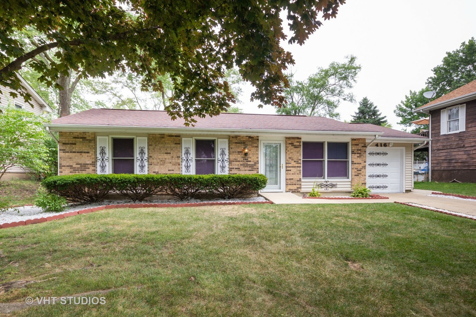 Property Photo:  416 West Briarcliff Road  IL 60440 