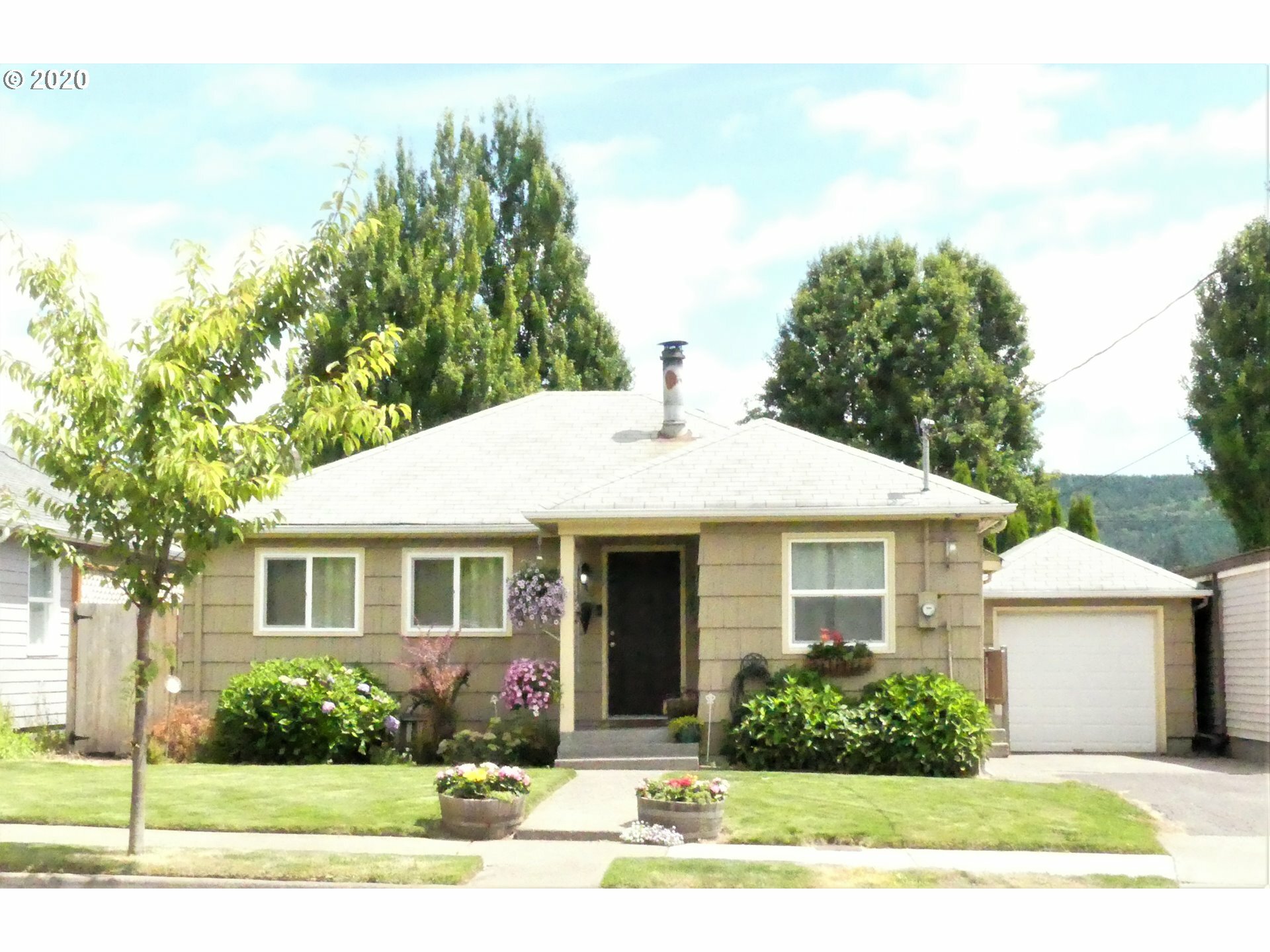 Property Photo: 630 Front Ave WA 98611