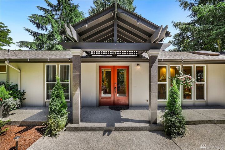 Property Photo: 5324 NE 201st Place WA 98155