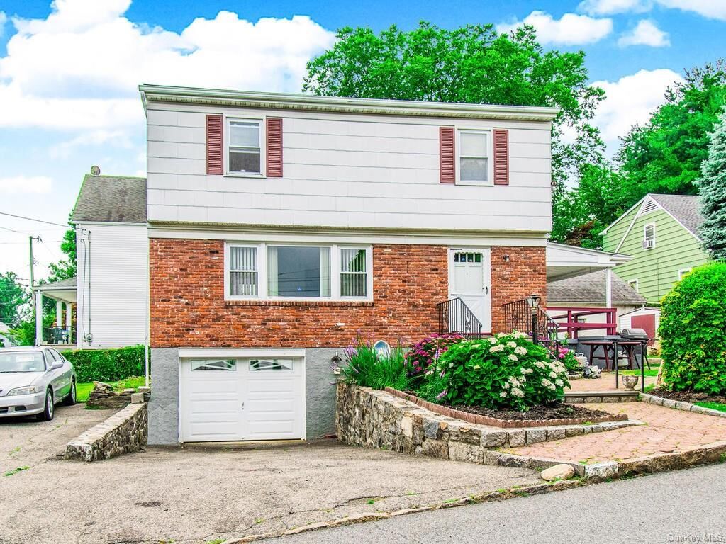 Property Photo:  28 Reynolds Place  NY 10583 