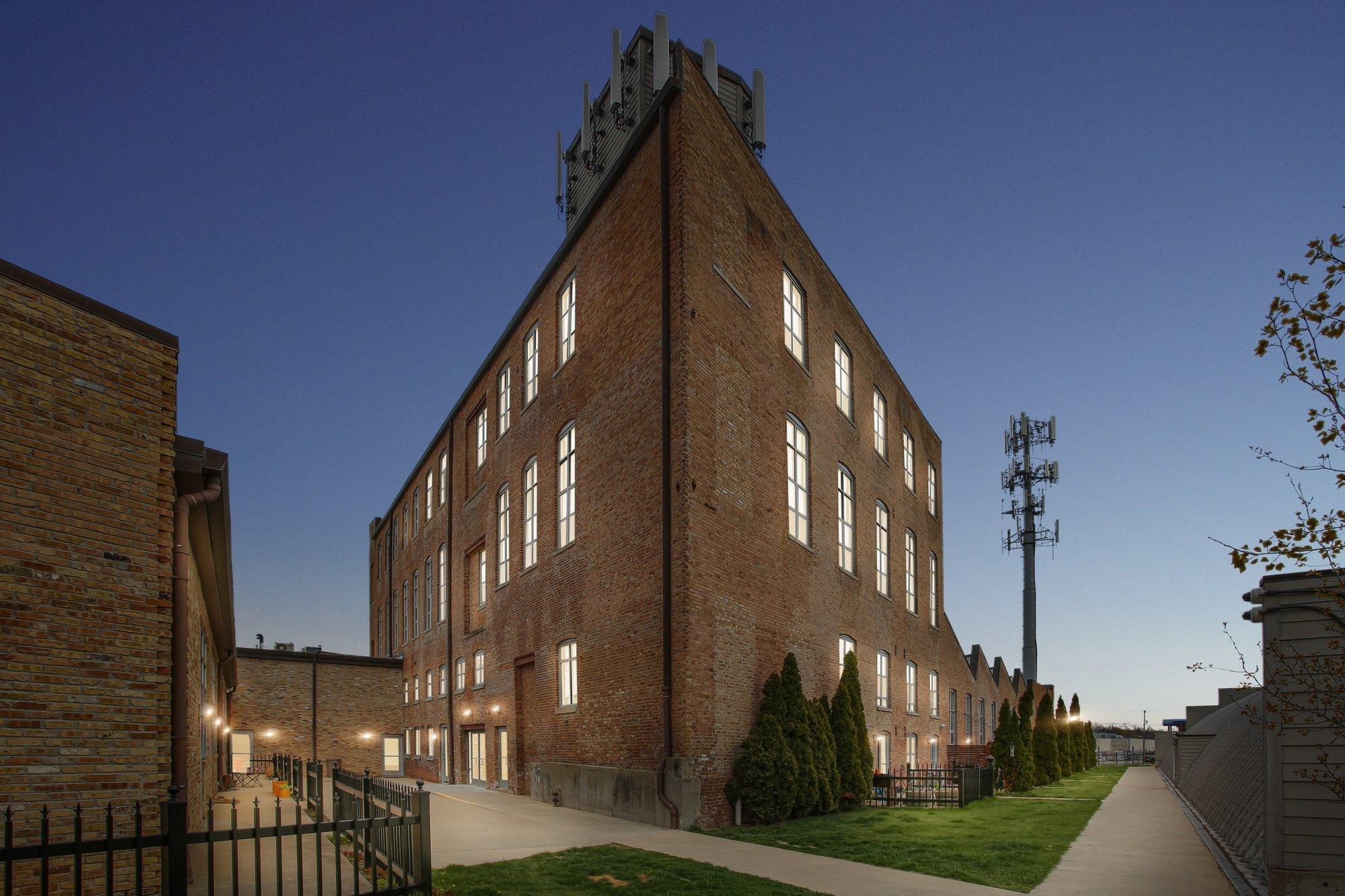 Property Photo: 3059 N Weil St 405 WI 53212