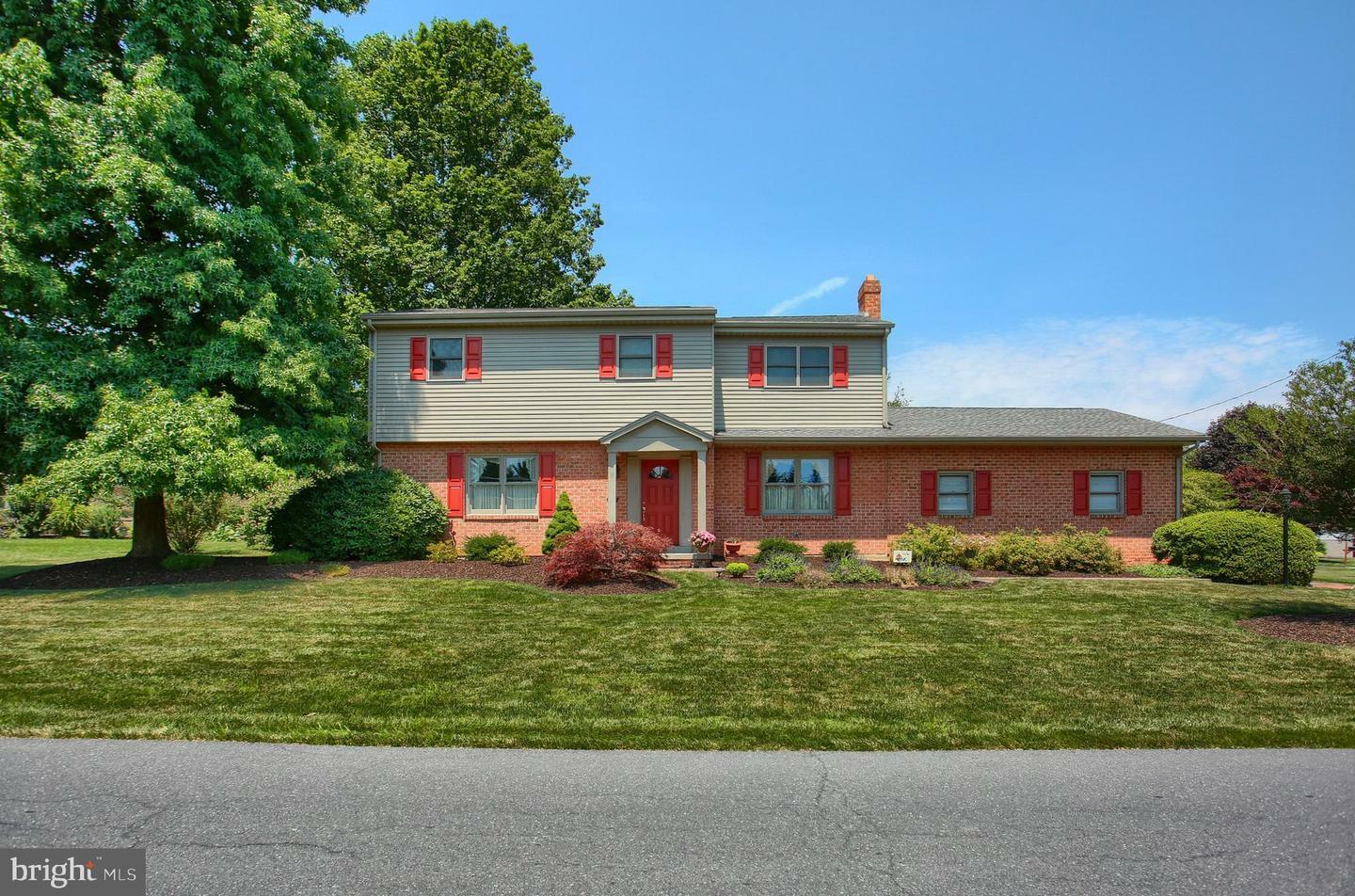 Property Photo: 19 Greenway Drive PA 17055
