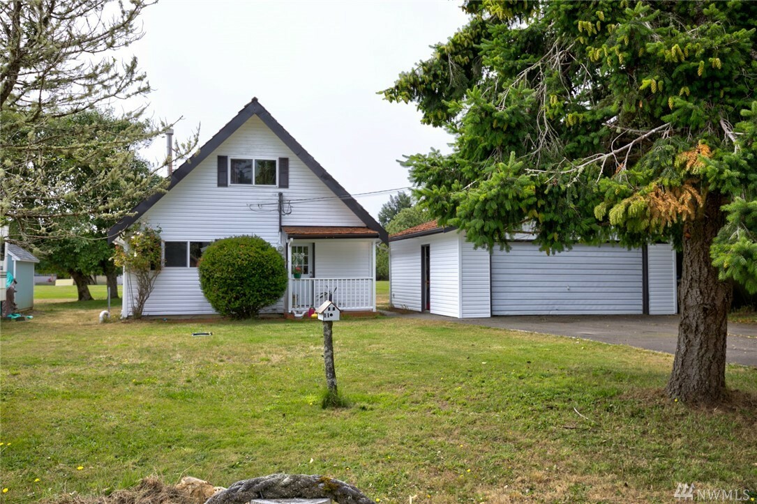 Property Photo:  401 Octopus Ave NE  WA 98569 