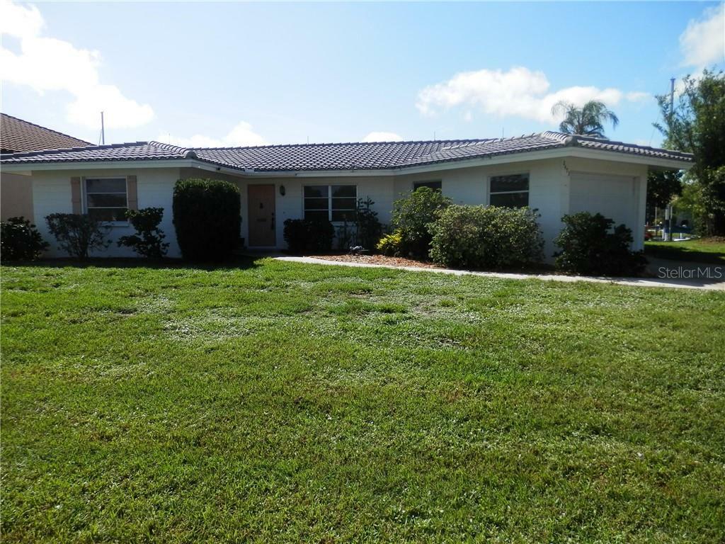 Property Photo:  2473 Rosa Lane  FL 33950 