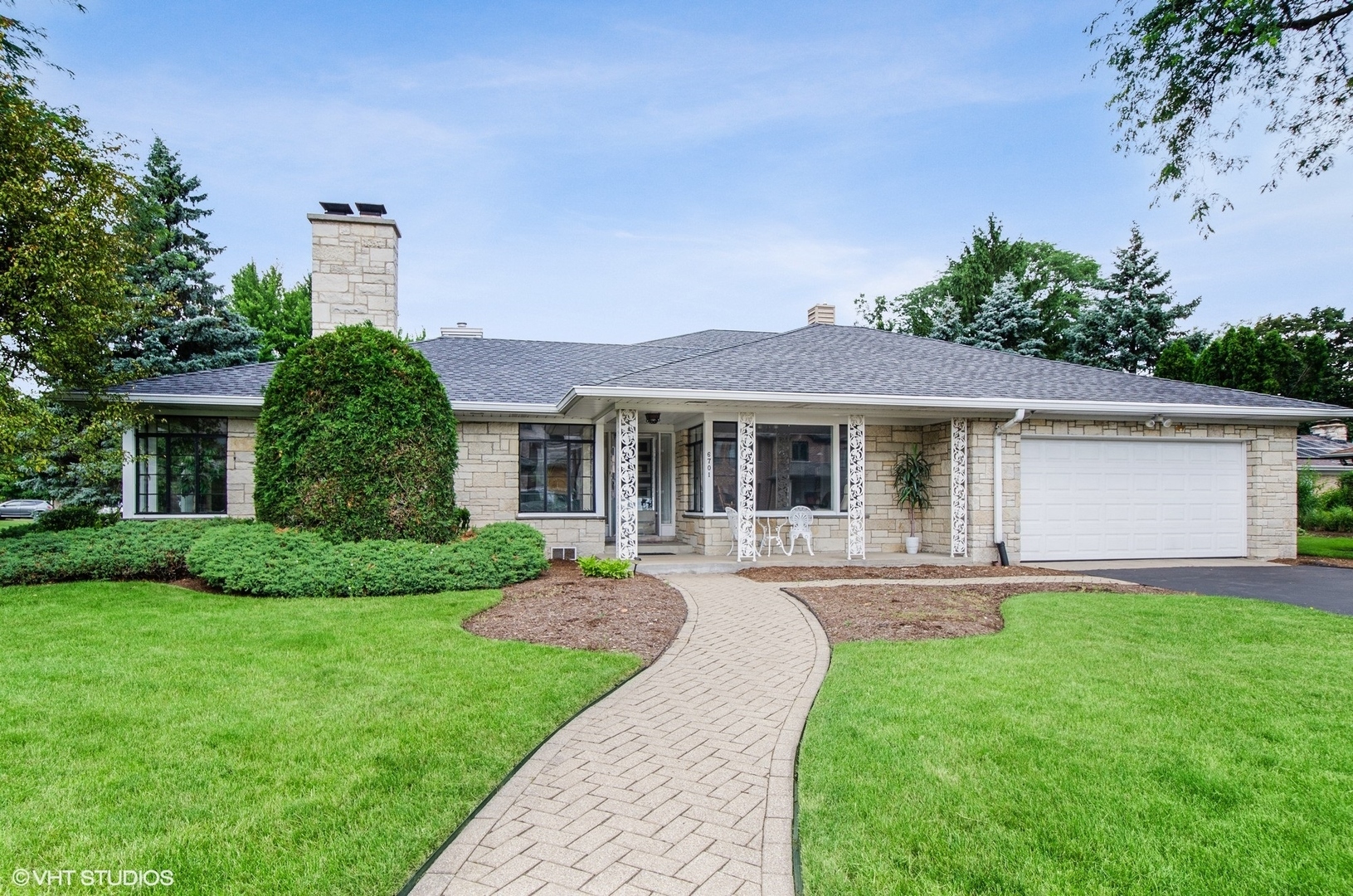 Property Photo: 6701 North Edgebrook Terrace IL 60646