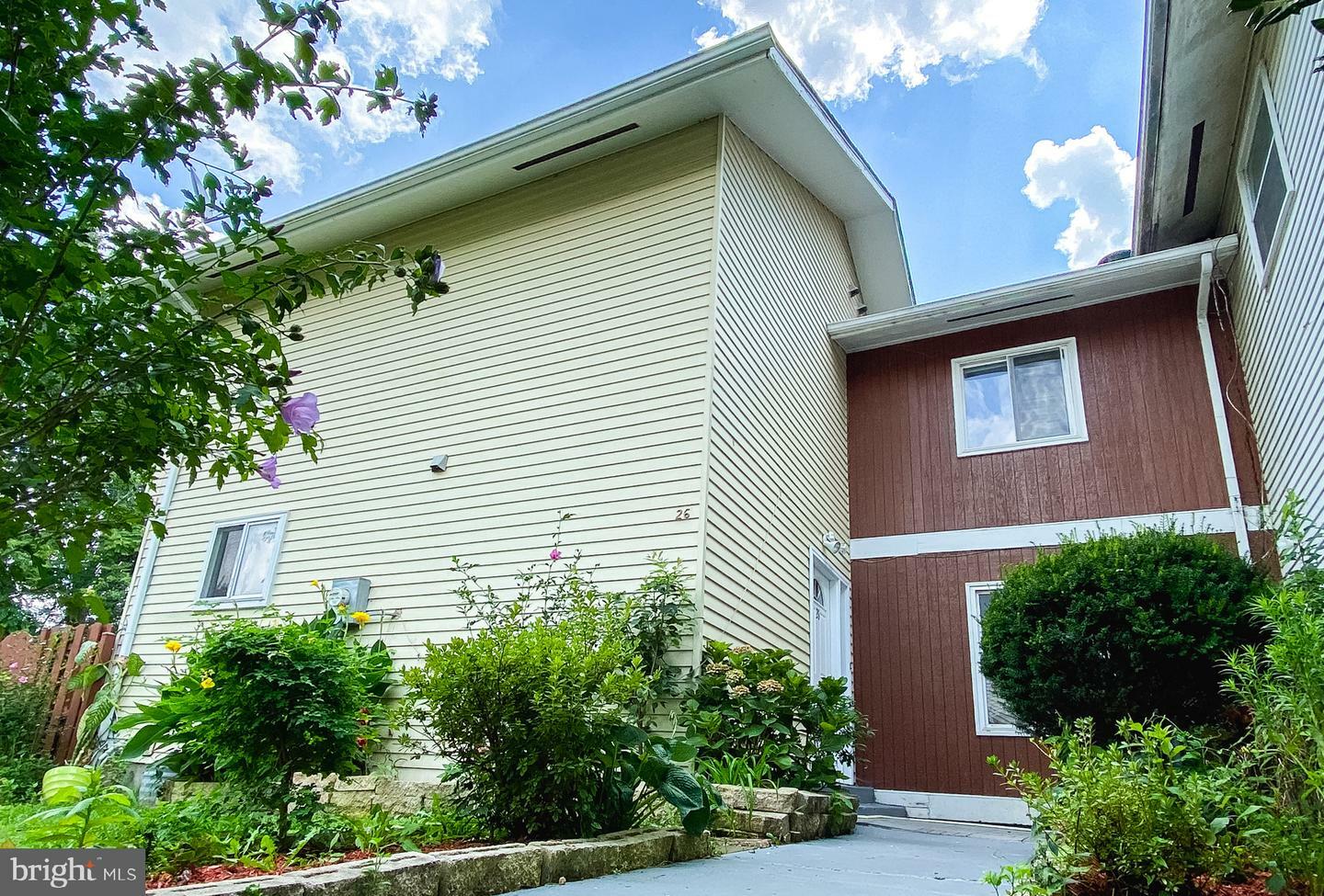 Property Photo: 26 Anna Court 286 MD 20877