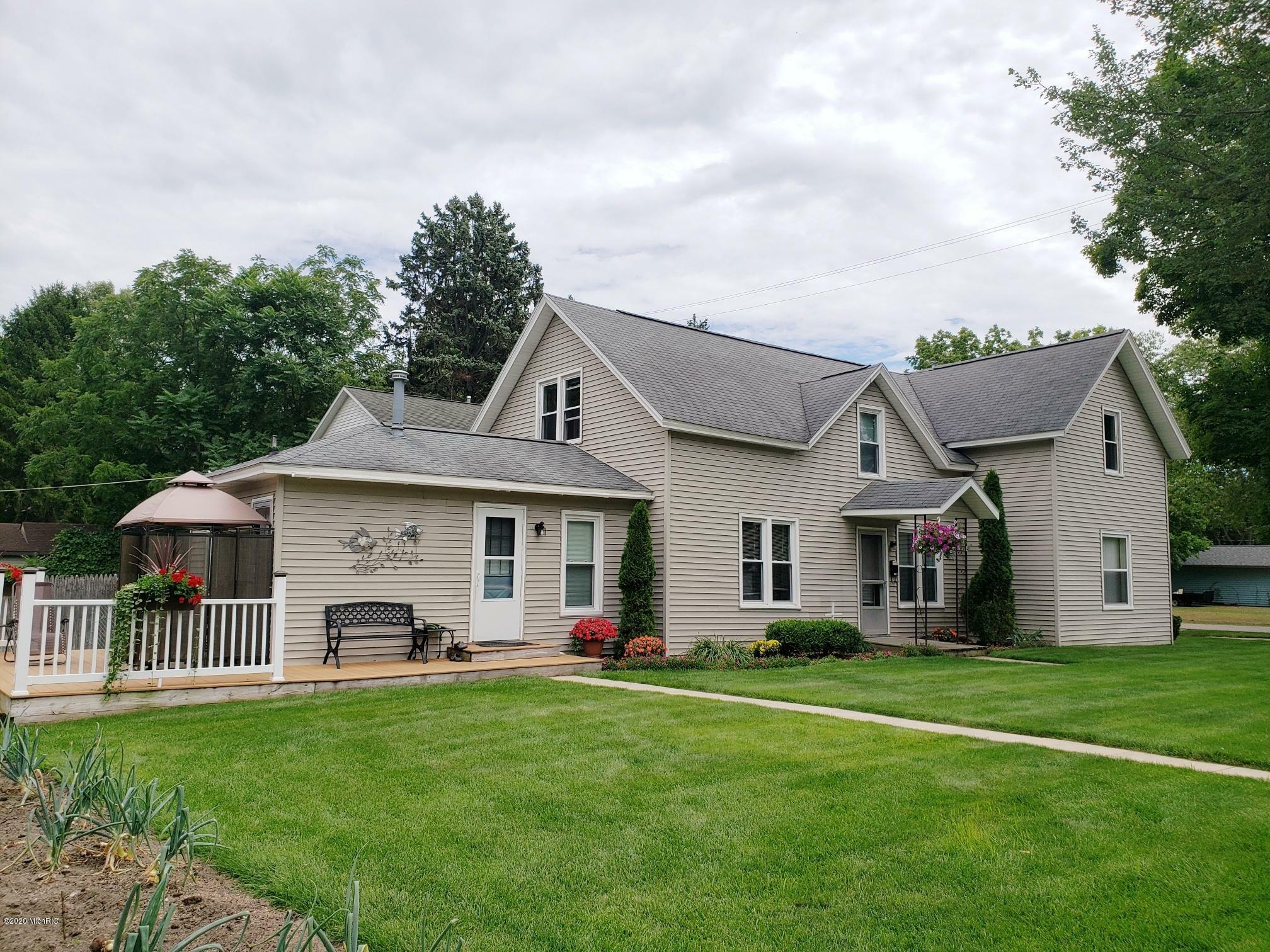 Property Photo: 504 E Hanson Street MI 49461