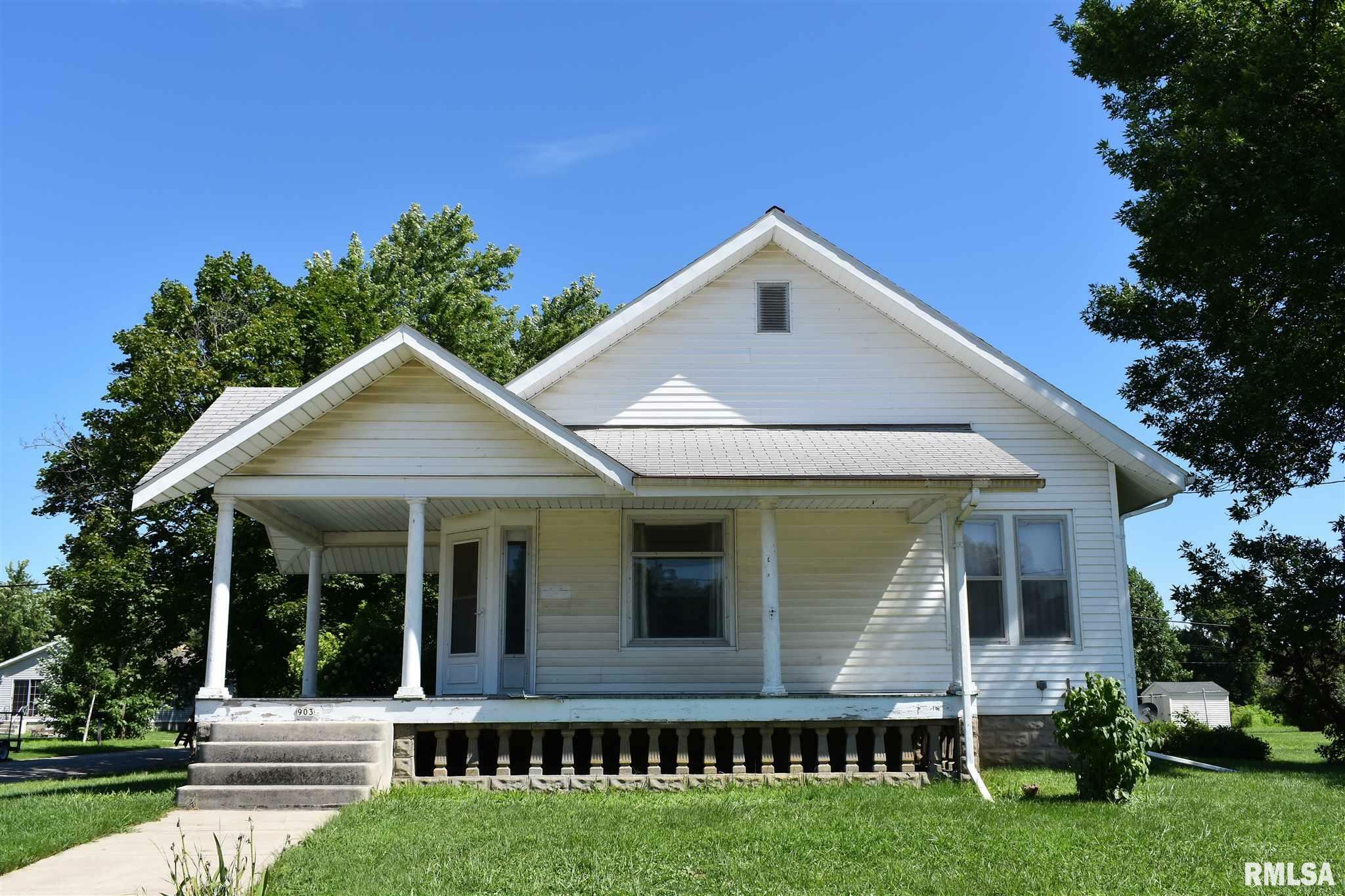 Property Photo:  903 E Broadway  IL 61501 