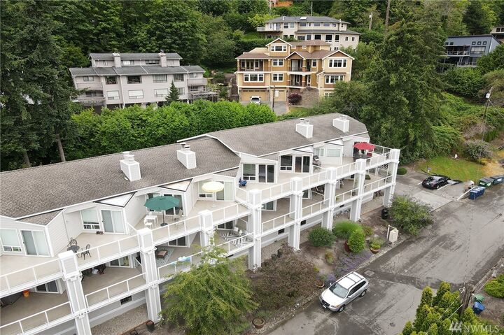 Property Photo: 11639 91st Lane NE 7 WA 98034