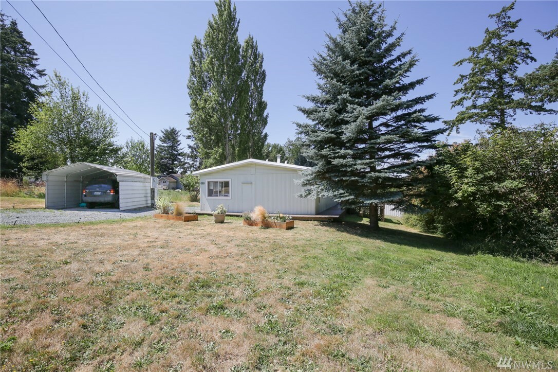 Property Photo:  1019 Diane Ave  WA 98277 