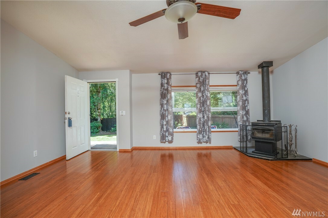 Property Photo: 9409 Lawrence Dr SE WA 98367