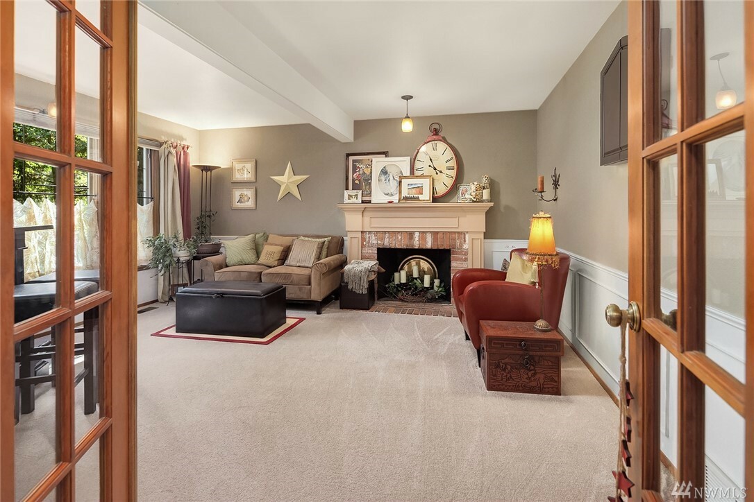 Property Photo: 23708 NE 4th Place WA 98074