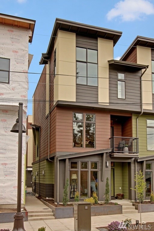 Property Photo: 5503 240th St SW F WA 98043
