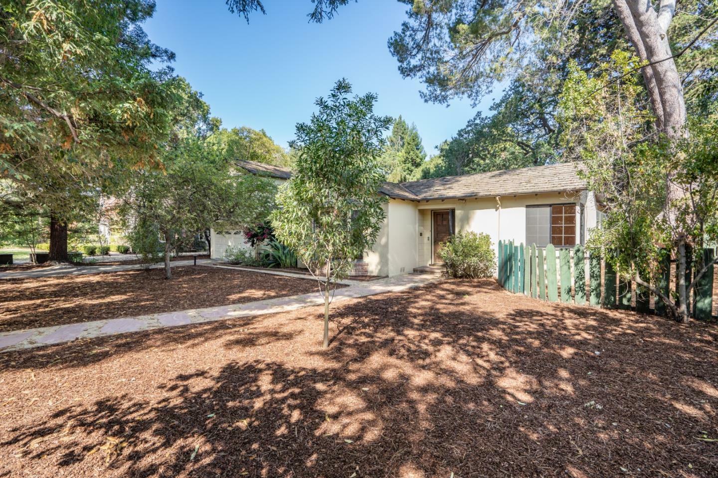 Property Photo:  383 Arlington Way  CA 94025 