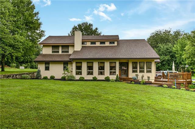 Property Photo: 820 NW Cedar Creek Lane MO 64081