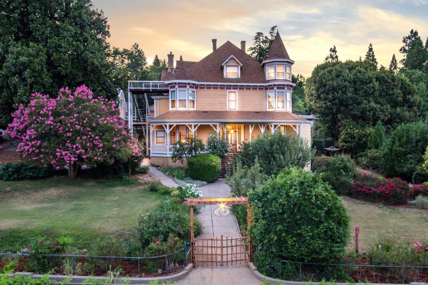 Property Photo: 328 S Church Street CA 95945