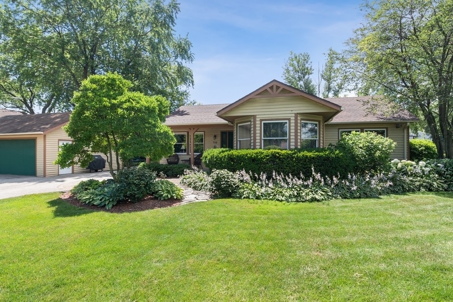 Property Photo:  712 West North Avenue  IL 60044 