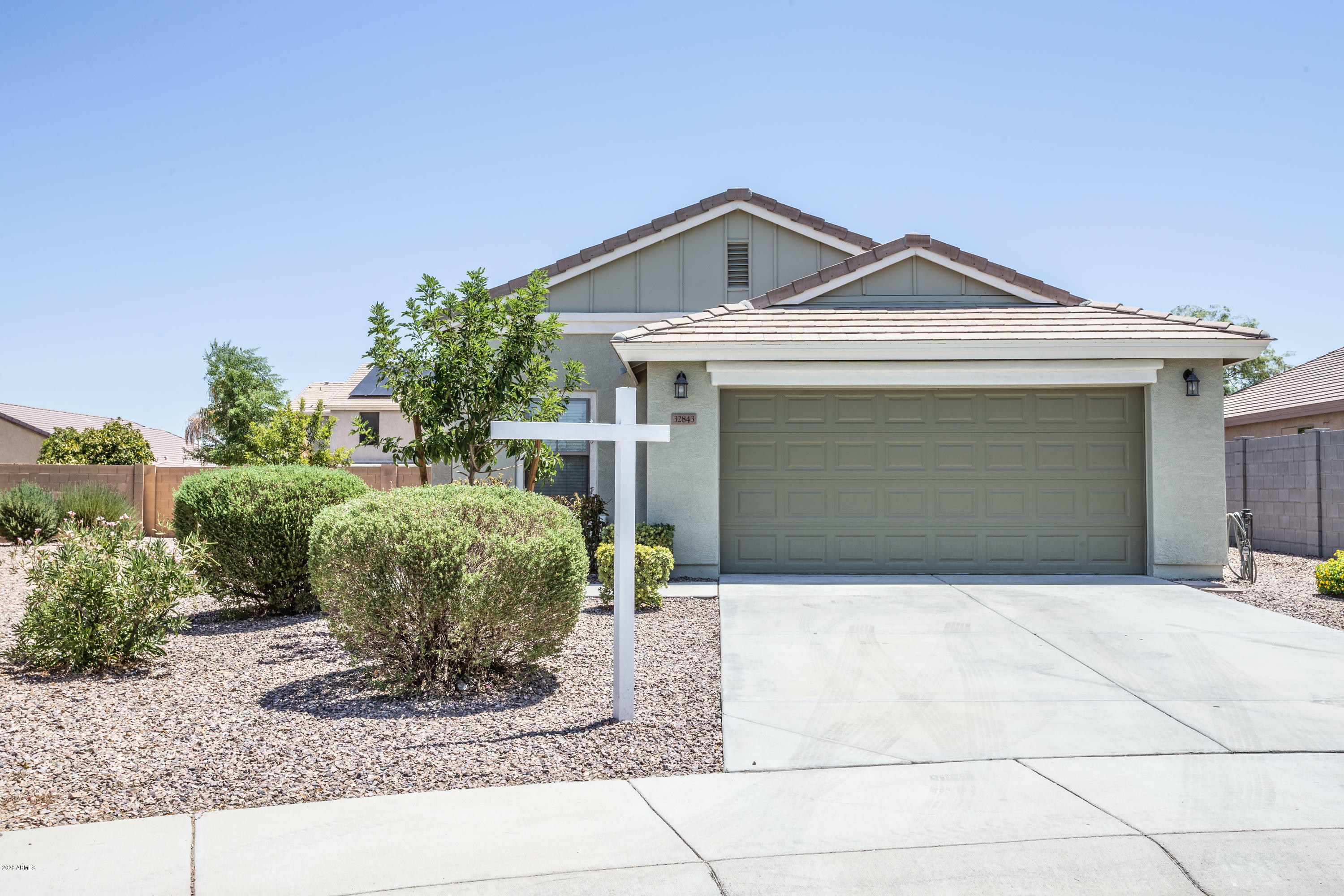 Property Photo:  32843 N Quarry Hills Drive  AZ 85143 