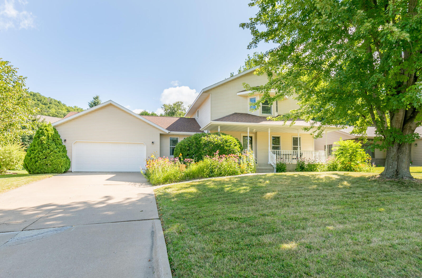 Property Photo:  328 Regent Dr  MN 55947 
