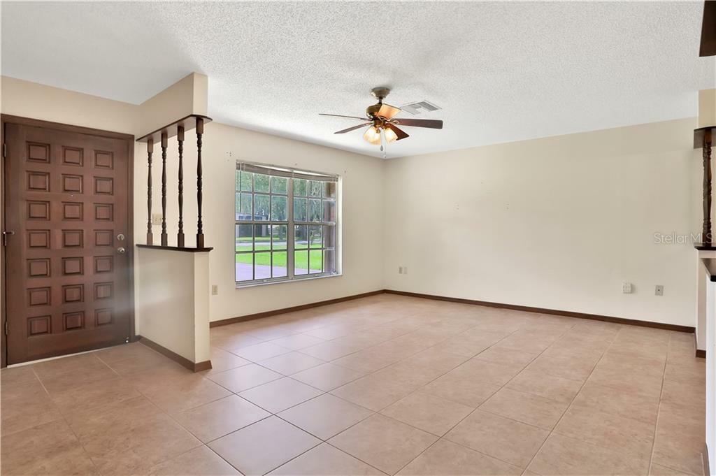 Property Photo:  2807 Der Road  FL 33566 