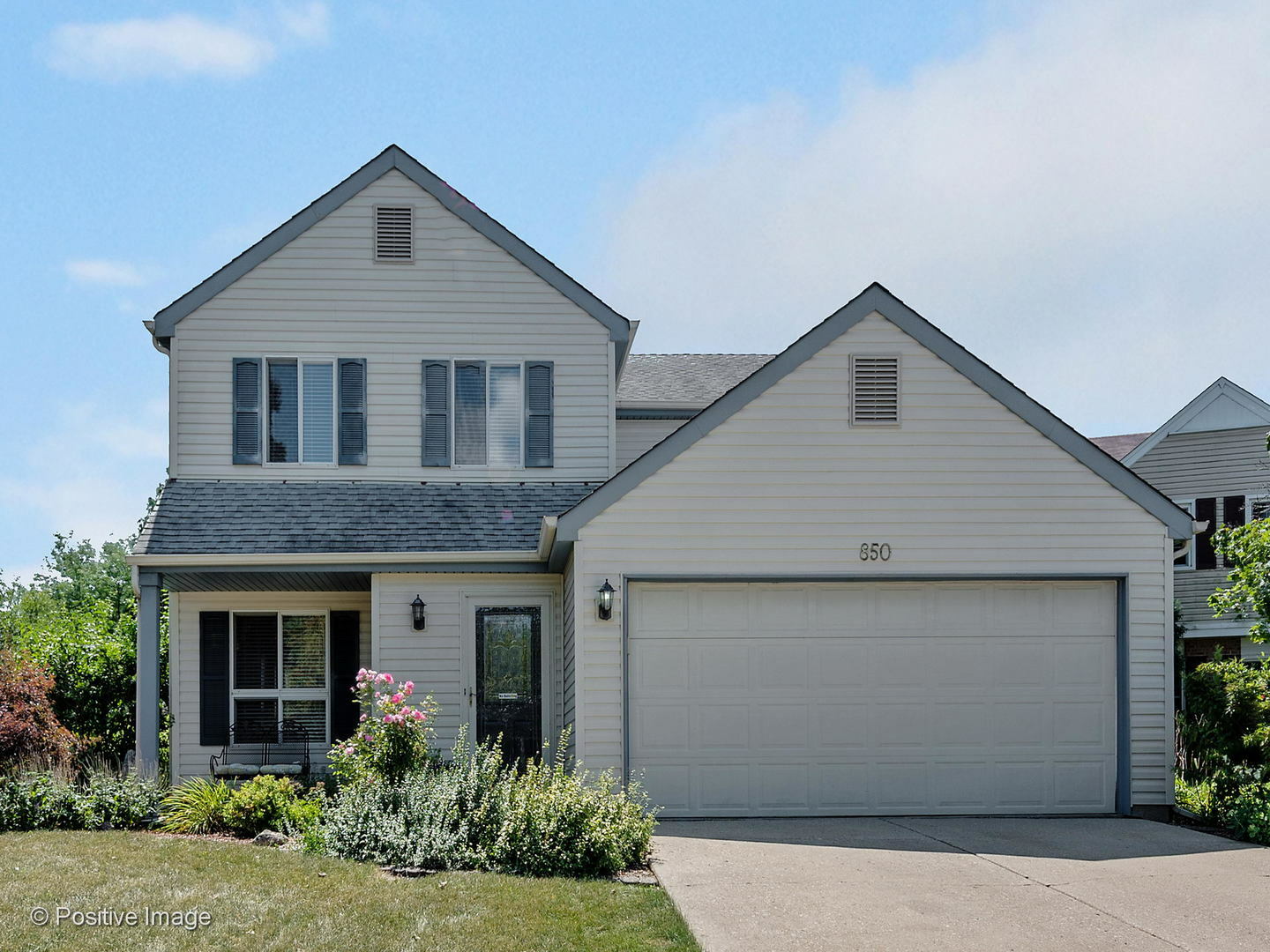 Property Photo: 850 Peoria Court IL 60188