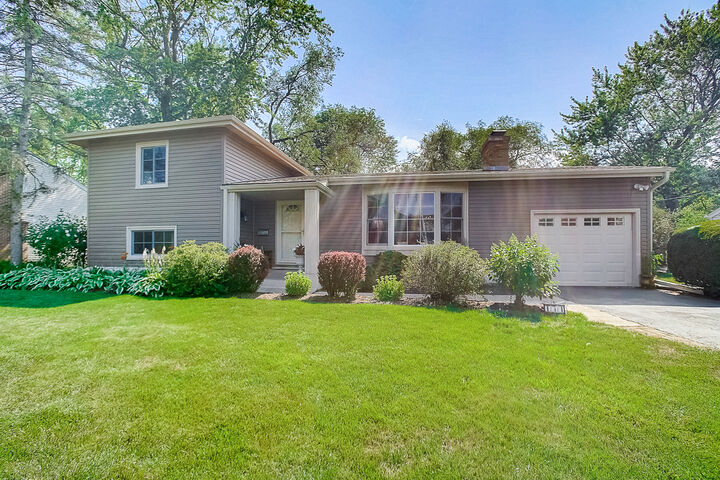 434 Pine Street  Deerfield IL 60015 photo