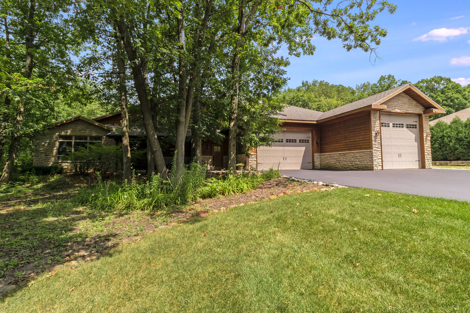 Property Photo: 2313 Riivendell Drive IL 60451