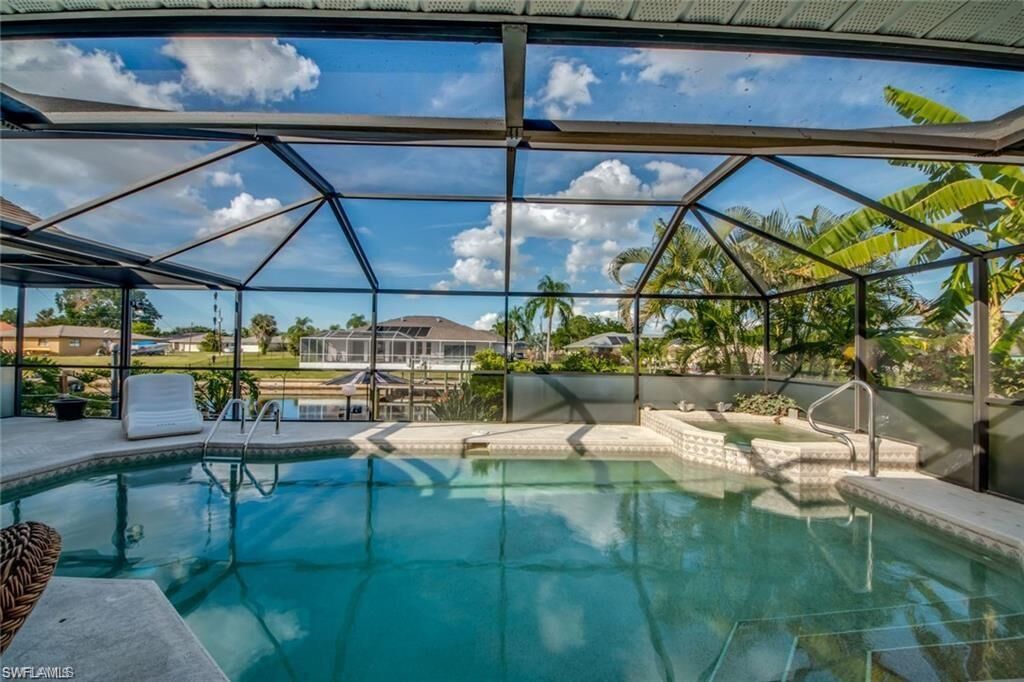 Property Photo: 2219 SE 10th Ln FL 33990