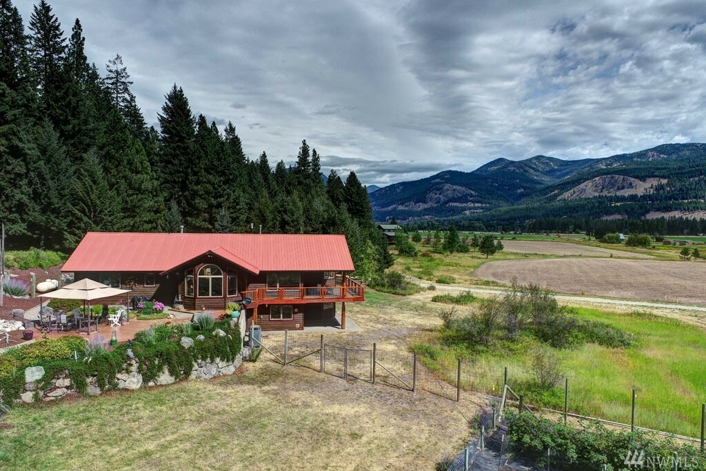 Property Photo:  100 Kumm Rd  WA 98833 