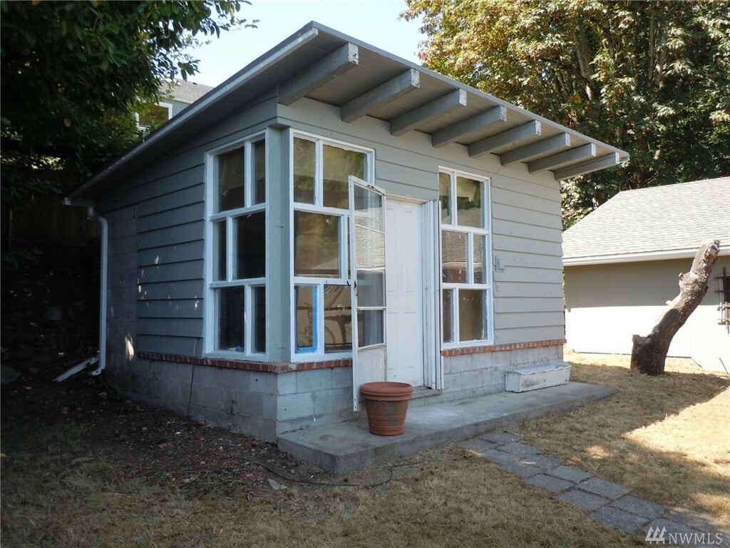 Property Photo:  243 S Hartford Ave  WA 98312 