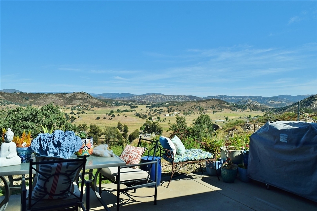 Property Photo:  27177 Moon Crest Road  CA 92065 