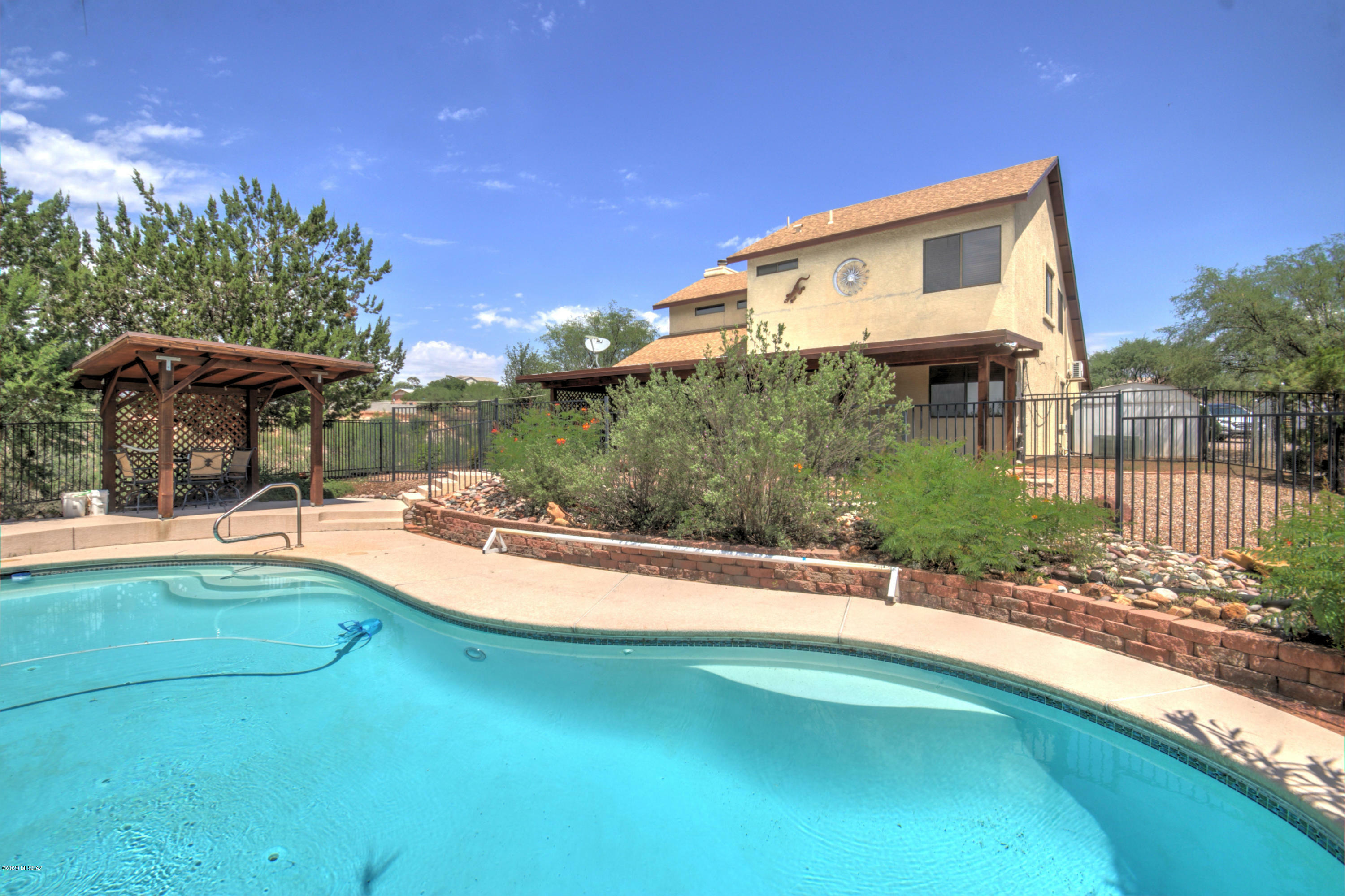 Property Photo:  1124 Raro Court  AZ 85648 