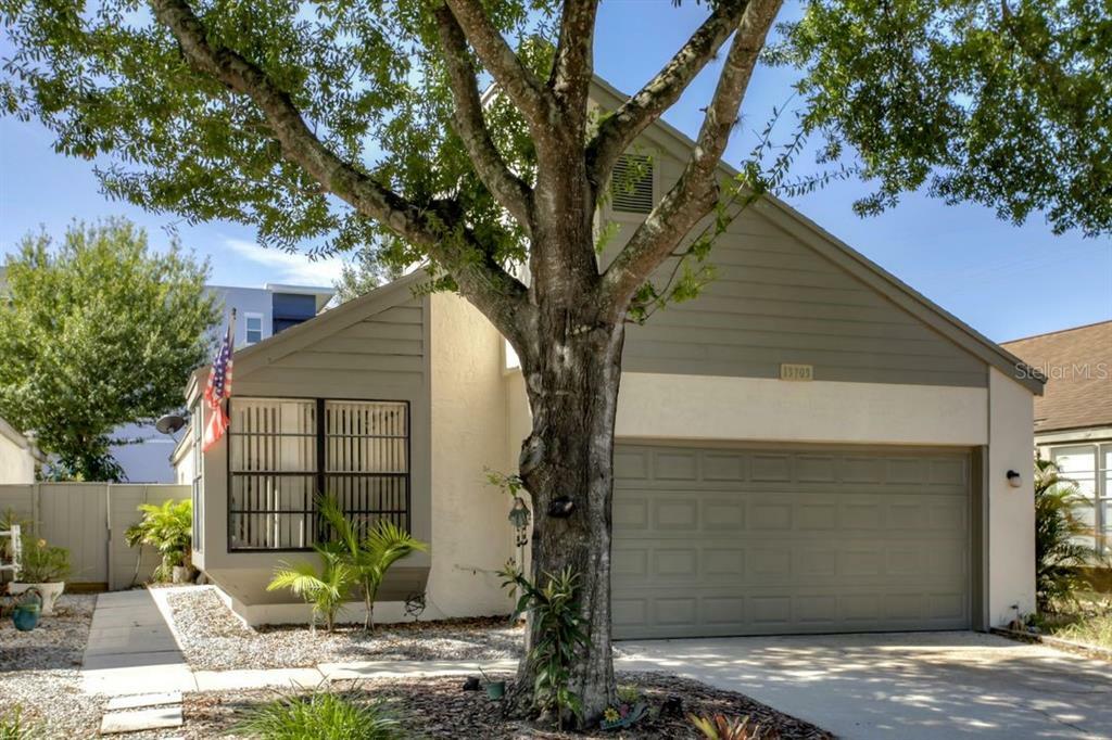 Property Photo:  13703 Lazy Oak Drive  FL 33613 