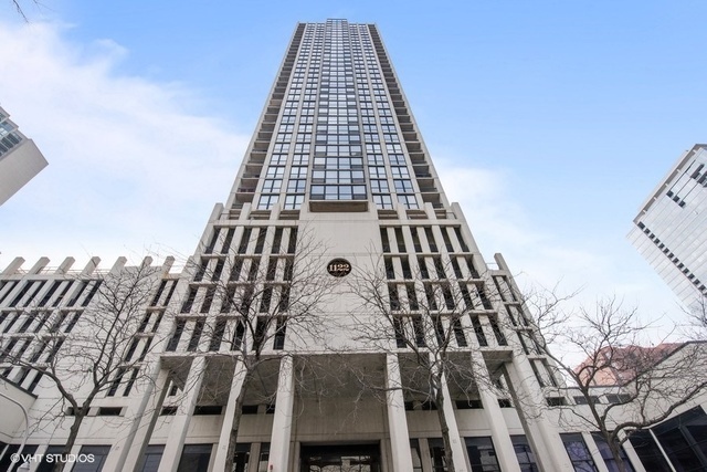 Property Photo: 1122 N Clark Street 2409 IL 60610
