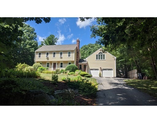 Property Photo:  10 Applewood Ln  MA 01507 