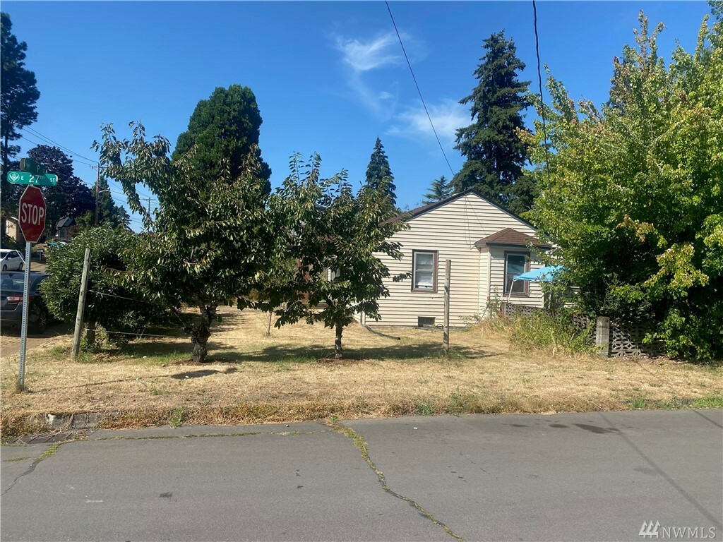 Property Photo:  2701 P St  WA 98663 