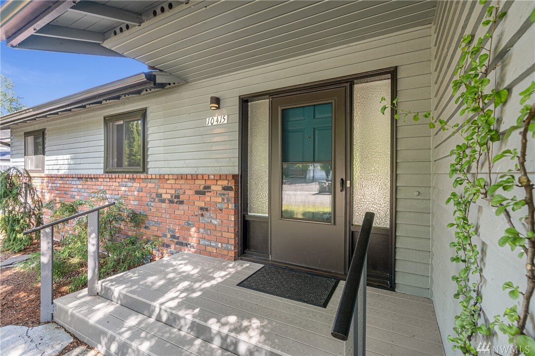 Property Photo:  10415 10th Dr SE  WA 98208 