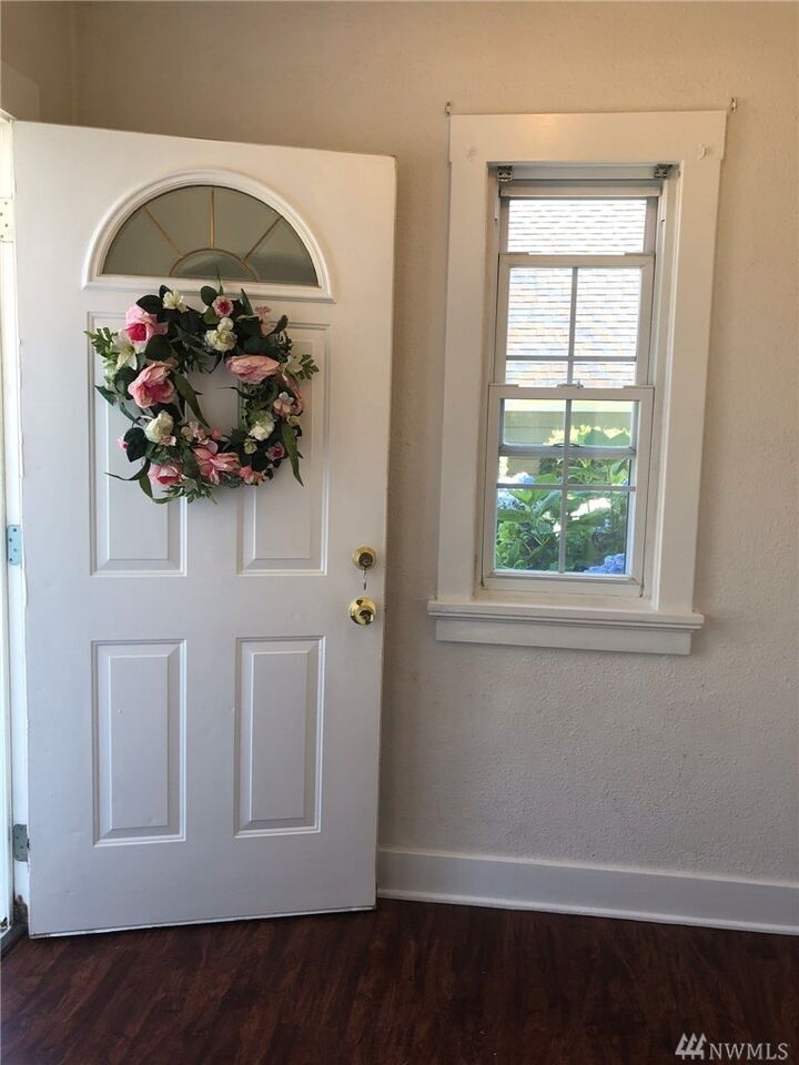 Property Photo: 409 W 5th St WA 98520