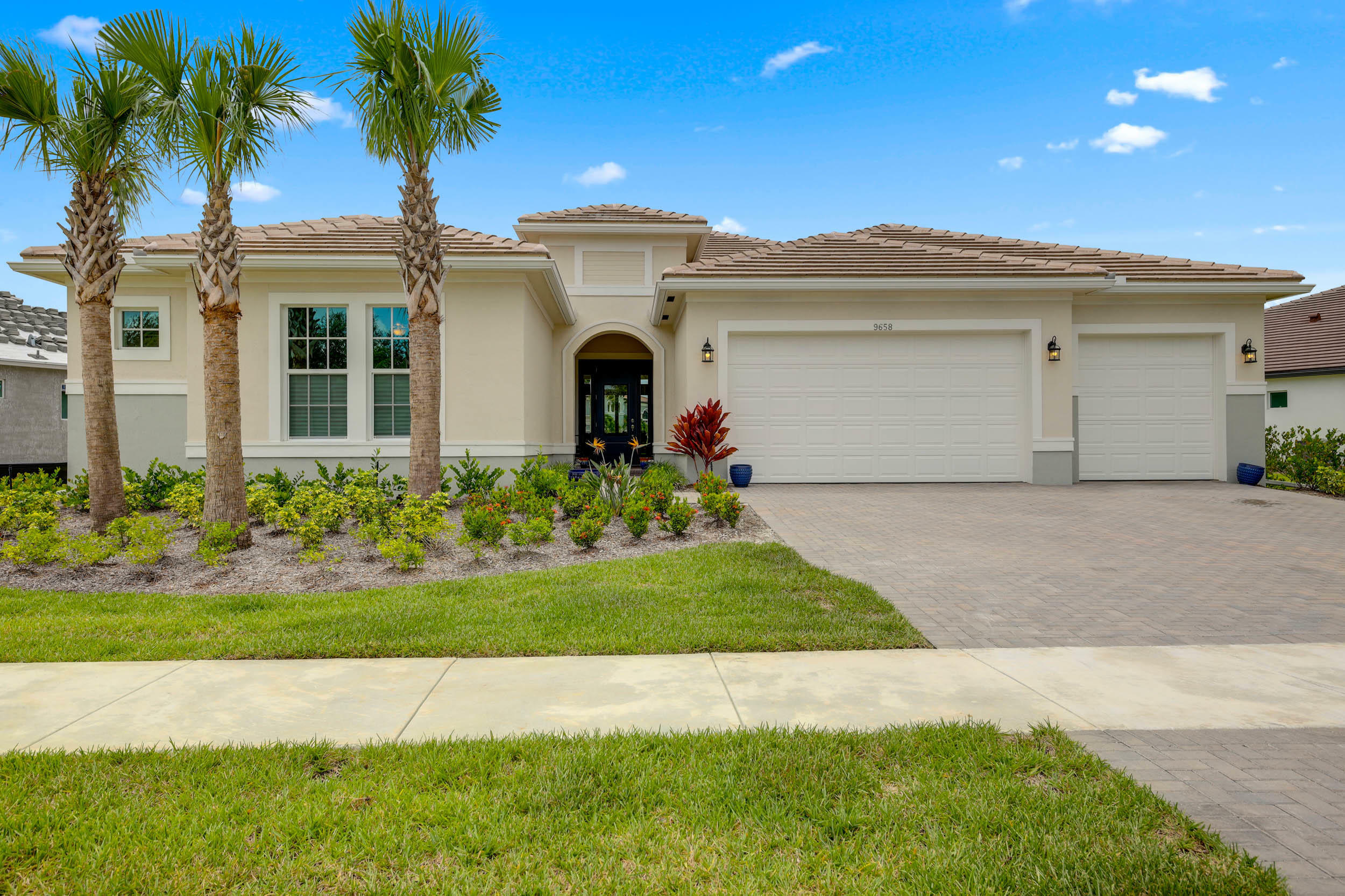 Property Photo:  9658 Captiva Circle  FL 33437 