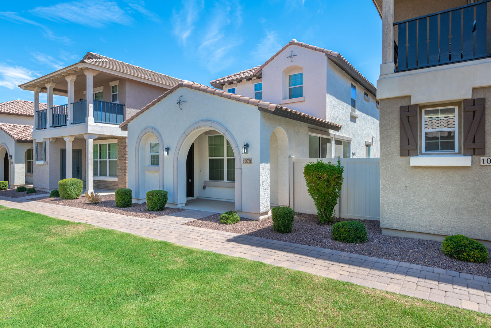 Property Photo: 1062 S Agnes Lane AZ 85296