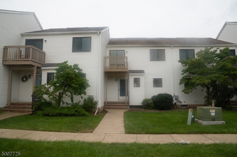 Property Photo:  8 Pear Court  NJ 08822 