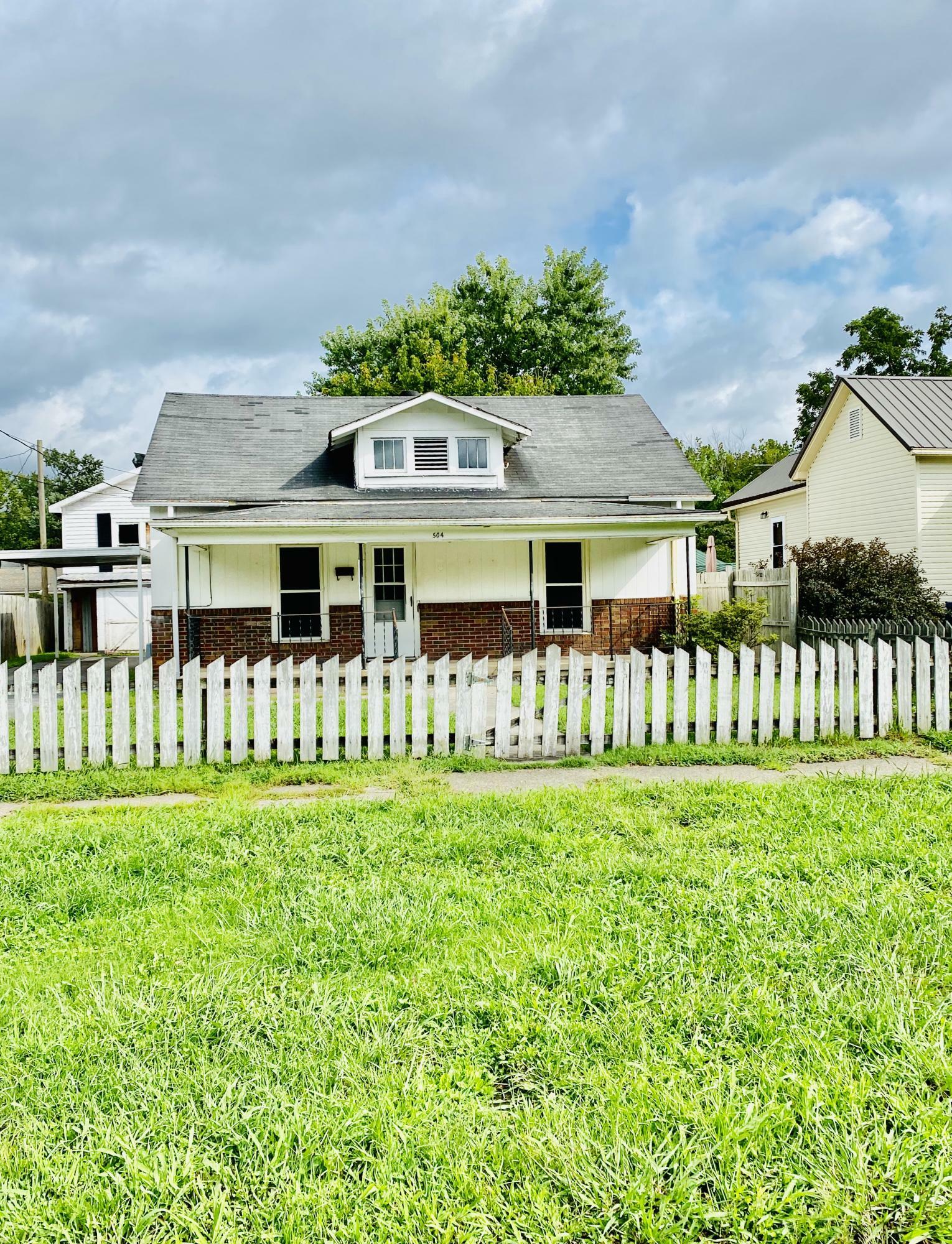 Property Photo:  504 Exeter Ave  KY 40965 