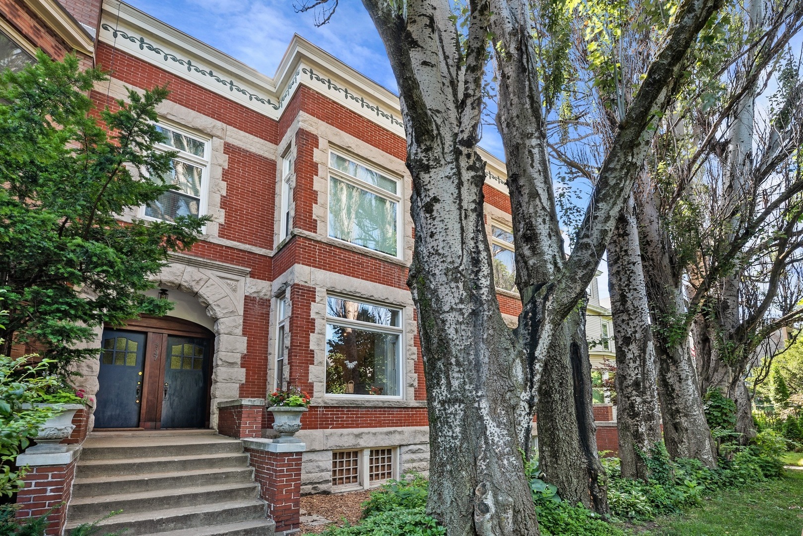 Property Photo:  4347 North Hermitage Avenue 1  IL 60613 